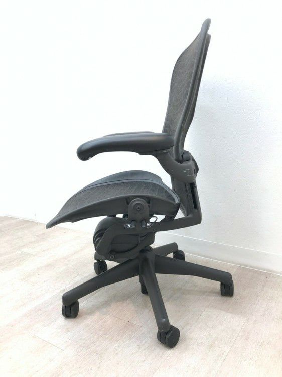 HermanMiller（ハーマンミラー）アーロンチェア 可動肘付アーロンチェア 商品画像3