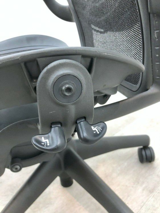 HermanMiller（ハーマンミラー）アーロンチェア 可動肘付アーロンチェア 商品画像21