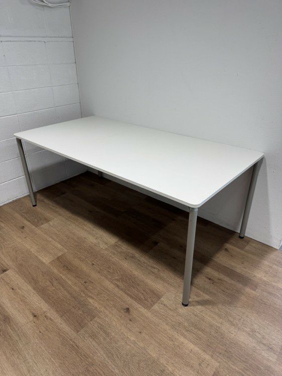 イトーキDCシリーズ ミーティングテーブル 商品画像1