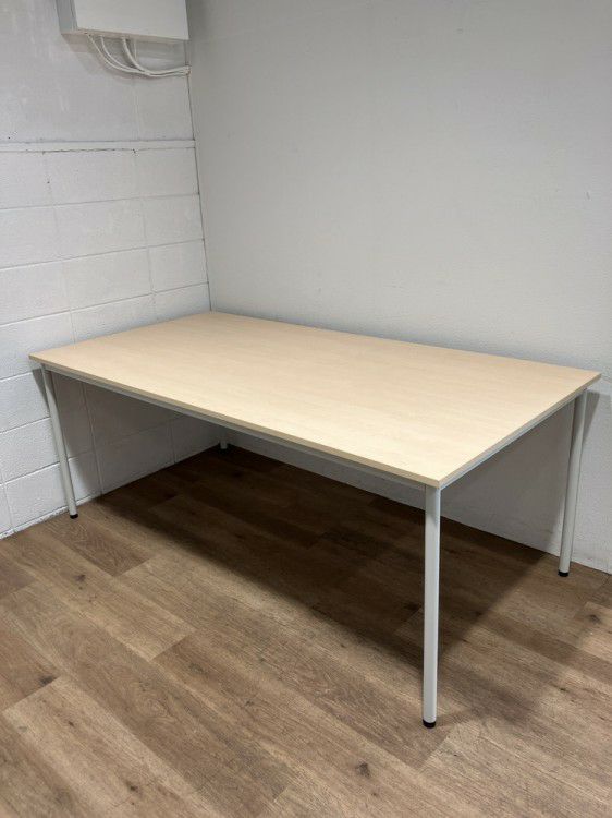 ウチダ（内田洋行）ST-1000シリーズ ミーティングテーブル 商品画像1