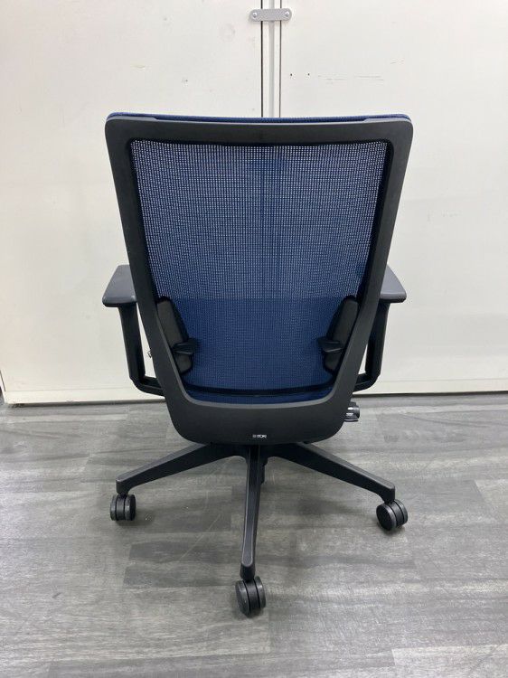 イトーキミレッザチェア 可動肘付ミレッザチェア 商品画像4