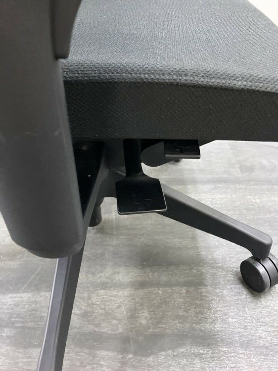 イトーキミレッザチェア 可動肘付ミレッザチェア 商品画像6