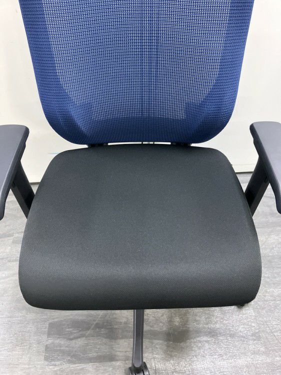 イトーキミレッザチェア 可動肘付ミレッザチェア 商品画像9