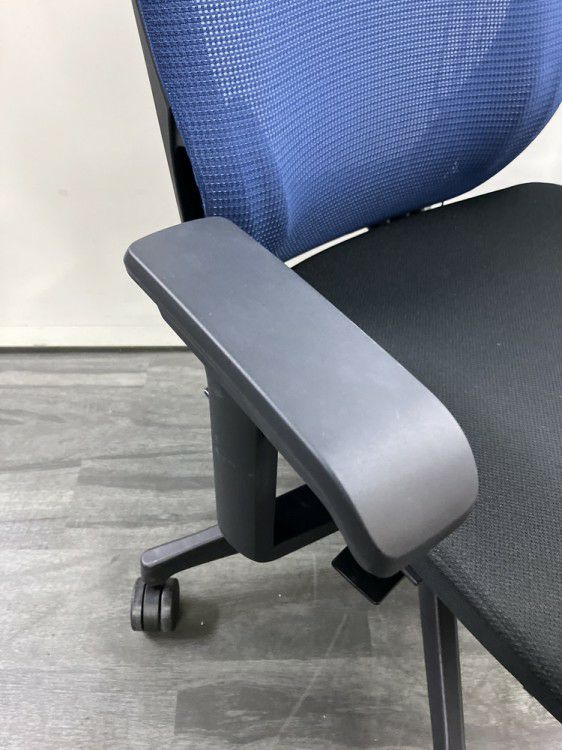 イトーキミレッザチェア 可動肘付ミレッザチェア 商品画像10