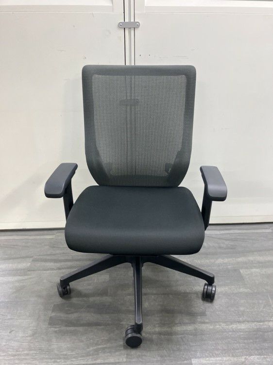 イトーキミレッザチェア 可動肘付ミレッザチェア 商品画像2