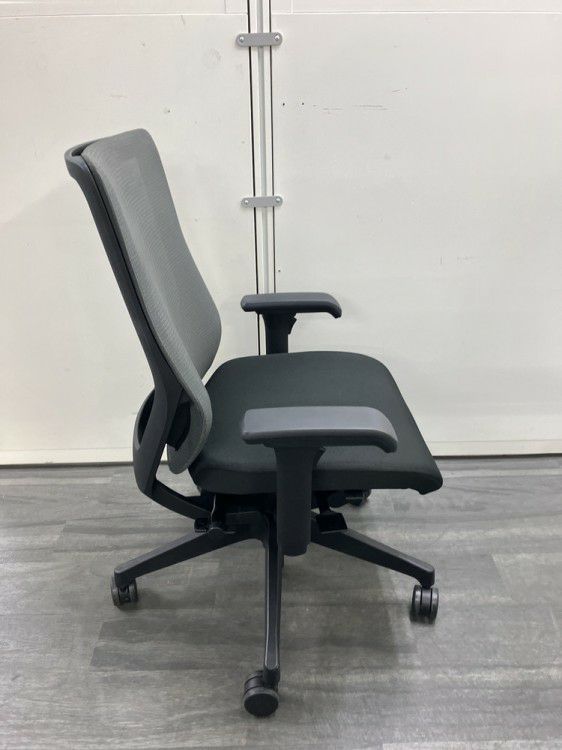 イトーキミレッザチェア 可動肘付ミレッザチェア 商品画像5