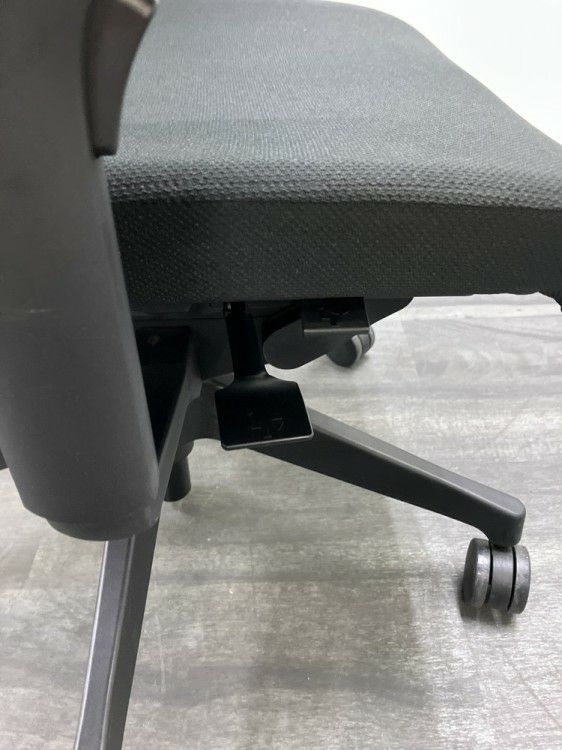 イトーキミレッザチェア 可動肘付ミレッザチェア 商品画像6