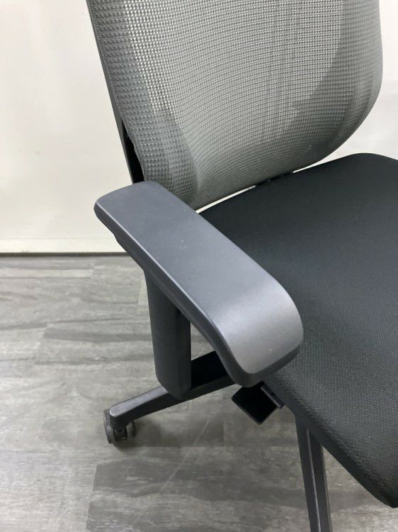 イトーキミレッザチェア 可動肘付ミレッザチェア 商品画像10