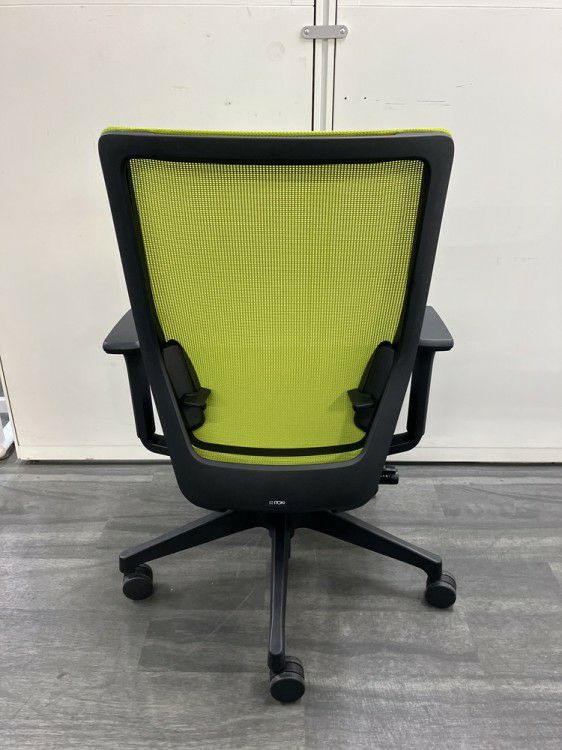 イトーキミレッザチェア 可動肘付ミレッザチェア 商品画像4