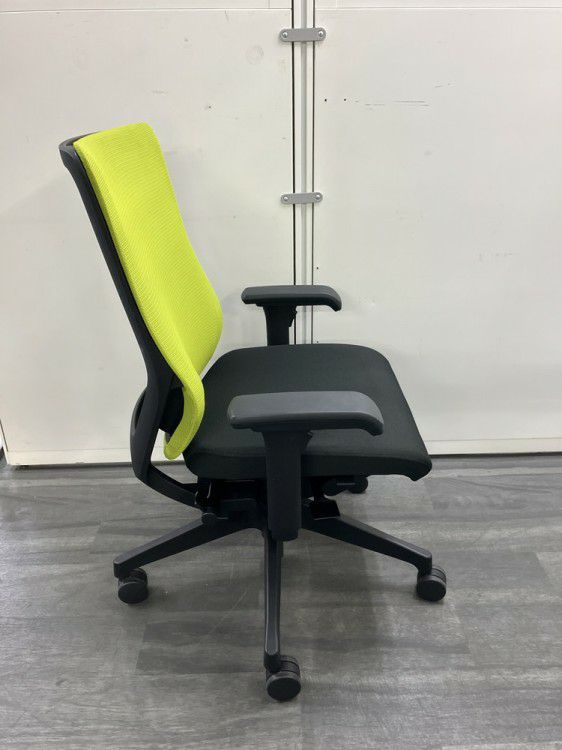 イトーキミレッザチェア 可動肘付ミレッザチェア 商品画像5