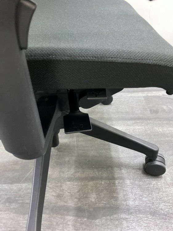 イトーキミレッザチェア 可動肘付ミレッザチェア 商品画像6