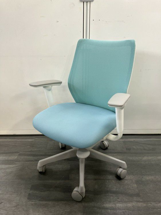 オカムラCG-M(シージーエム)シリーズ 可動肘付CG-Mチェア 商品画像1