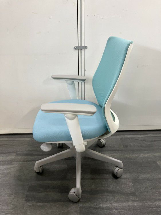 オカムラCG-M(シージーエム)シリーズ 可動肘付CG-Mチェア 商品画像3