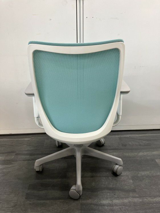 オカムラCG-M(シージーエム)シリーズ 可動肘付CG-Mチェア 商品画像4