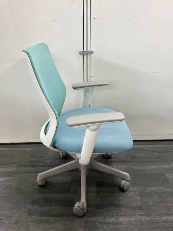 オカムラCG-M(シージーエム)シリーズ 可動肘付CG-Mチェア 商品画像5