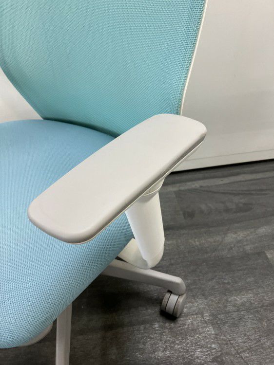 オカムラCG-M(シージーエム)シリーズ 可動肘付CG-Mチェア 商品画像10