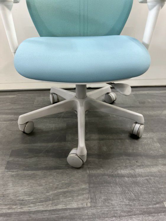 オカムラCG-M(シージーエム)シリーズ 可動肘付CG-Mチェア 商品画像11