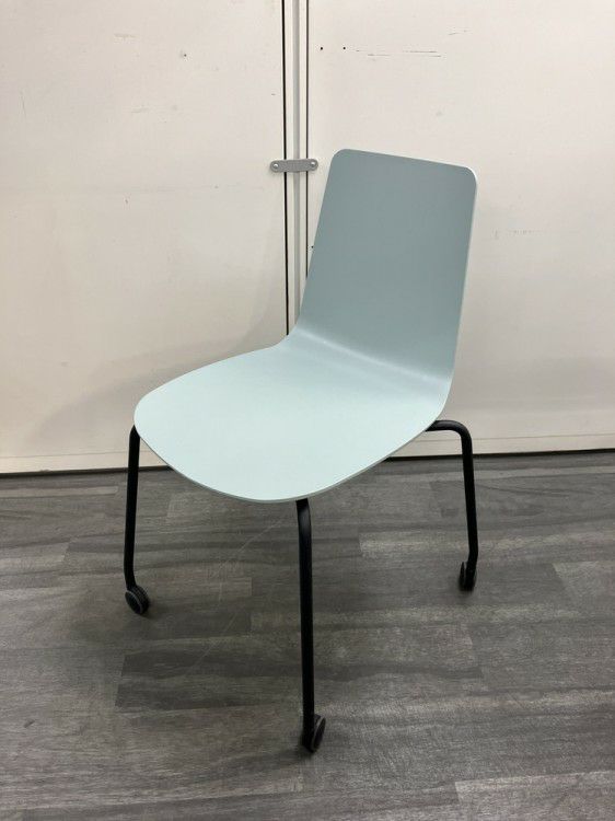 コクヨMycket(ミケット)シリーズ スタッキングチェア4脚セット 商品画像2