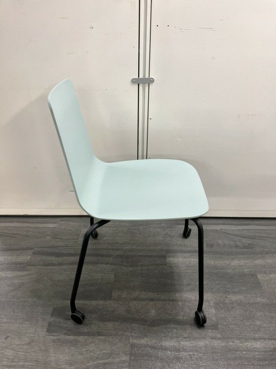 コクヨMycket(ミケット)シリーズ スタッキングチェア4脚セット 商品画像6