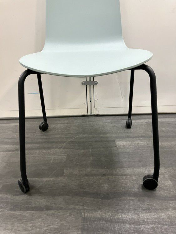 コクヨMycket(ミケット)シリーズ スタッキングチェア4脚セット 商品画像9