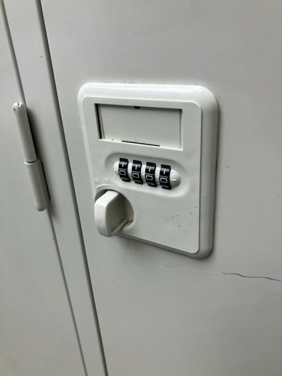 ダイヤル式3人用ロッカー 商品画像3