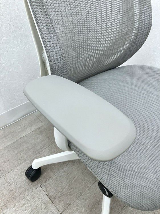 オカムラSylphy(シルフィー)チェア 固定肘付シルフィーチェア 商品画像6