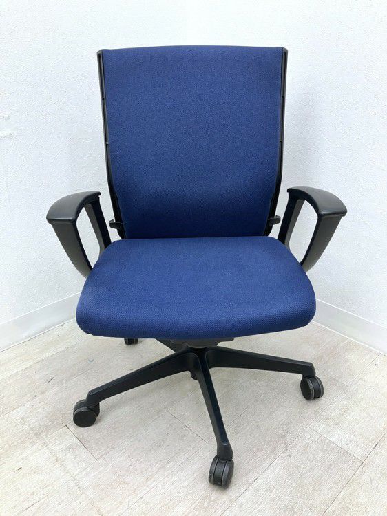 オカムラESCUDO(エスクード)チェア 固定肘付エスクードチェア 商品画像2