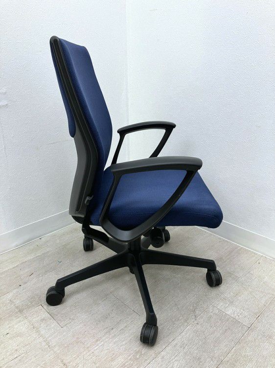 オカムラESCUDO(エスクード)チェア 固定肘付エスクードチェア 商品画像3