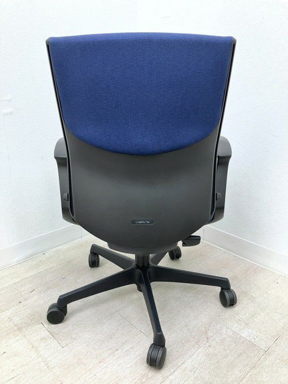 オカムラESCUDO(エスクード)チェア 固定肘付エスクードチェア 商品画像4