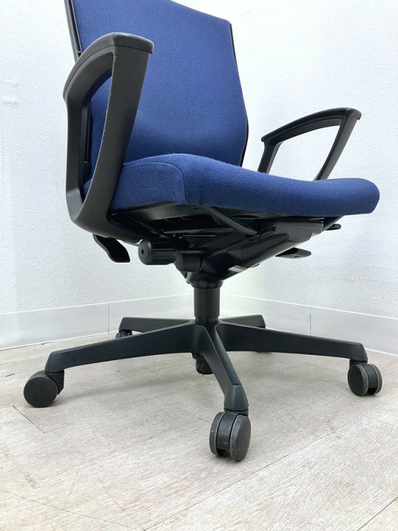 オカムラESCUDO(エスクード)チェア 固定肘付エスクードチェア 商品画像9