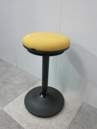 オカムラ pirouetto(ピルエット) チェア　丸椅子座位と立位の中間的な姿勢Pe