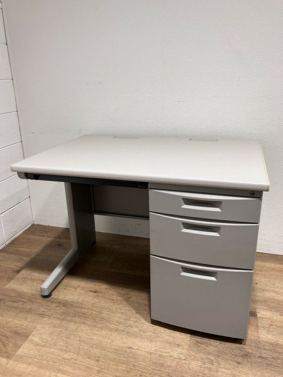 イトーキCZシリーズ 1000片袖デスク 商品画像1