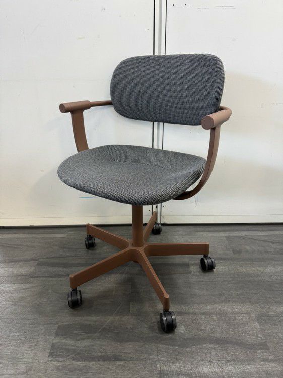 イトーキvertebra03（バーテブラ03 ）シリーズ 固定肘付バーテブラ03チェア 商品画像1