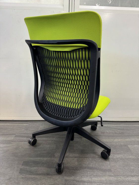 ウチダ（内田洋行）AJチェア 商品画像2