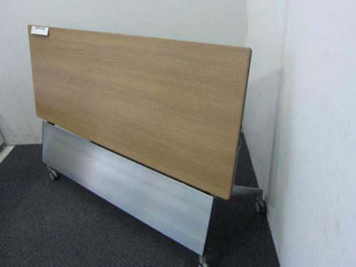 オカムラINTERACT NT(インターアクトエヌティー)シリーズ  1500サイドスタックテーブル 商品画像2