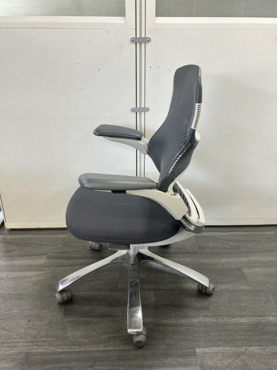 Knoll（ノール）Generation(ジェネレーション)チェア 可動肘付ジェネレーションチェア 商品画像3