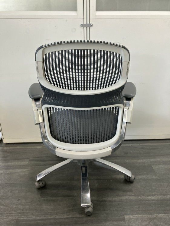 Knoll（ノール）Generation(ジェネレーション)チェア 可動肘付ジェネレーションチェア 商品画像4
