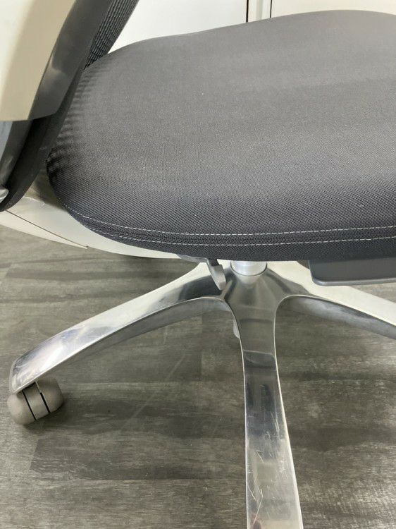 Knoll（ノール）Generation(ジェネレーション)チェア 可動肘付ジェネレーションチェア 商品画像7