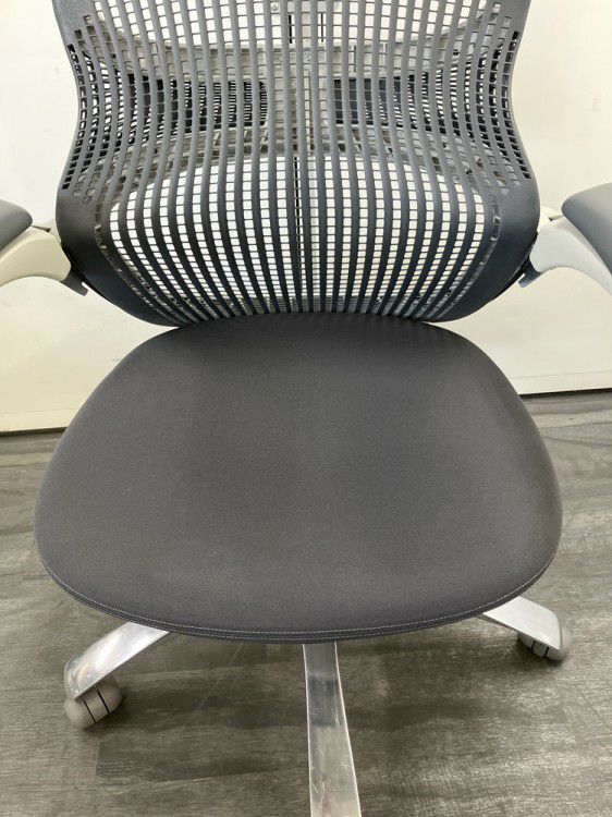 Knoll（ノール）Generation(ジェネレーション)チェア 可動肘付ジェネレーションチェア 商品画像11