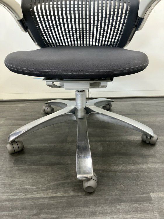 Knoll（ノール）Generation(ジェネレーション)チェア 可動肘付ジェネレーションチェア 商品画像14