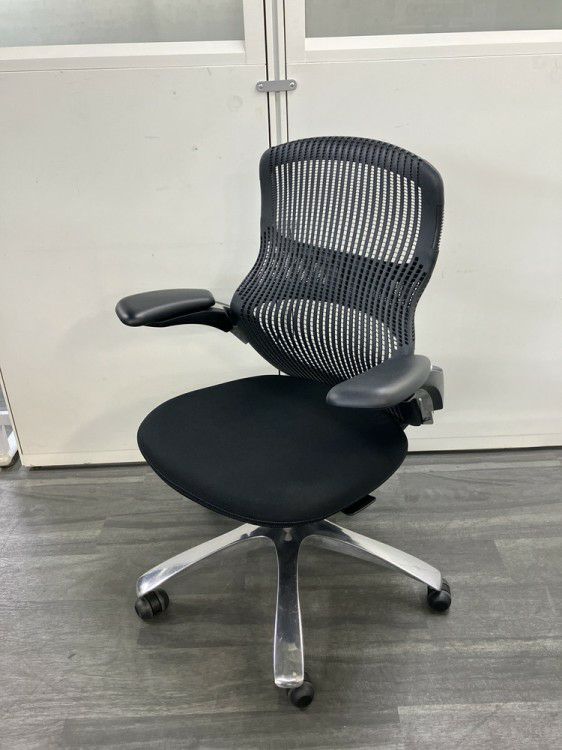 Knoll（ノール）Generation(ジェネレーション)チェア 可動肘付ジェネレーションチェア 商品画像1
