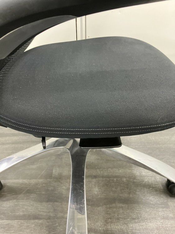 Knoll（ノール）Generation(ジェネレーション)チェア 可動肘付ジェネレーションチェア 商品画像6