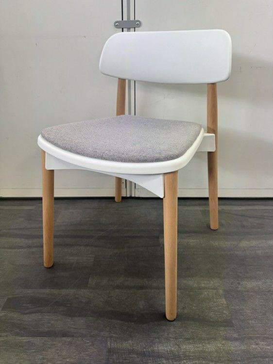 ニトリスタッキングチェア 商品画像1