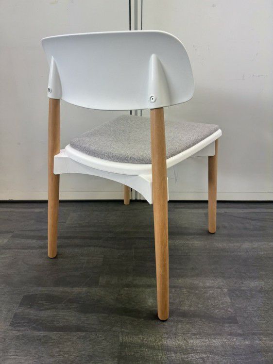 ニトリスタッキングチェア 商品画像2