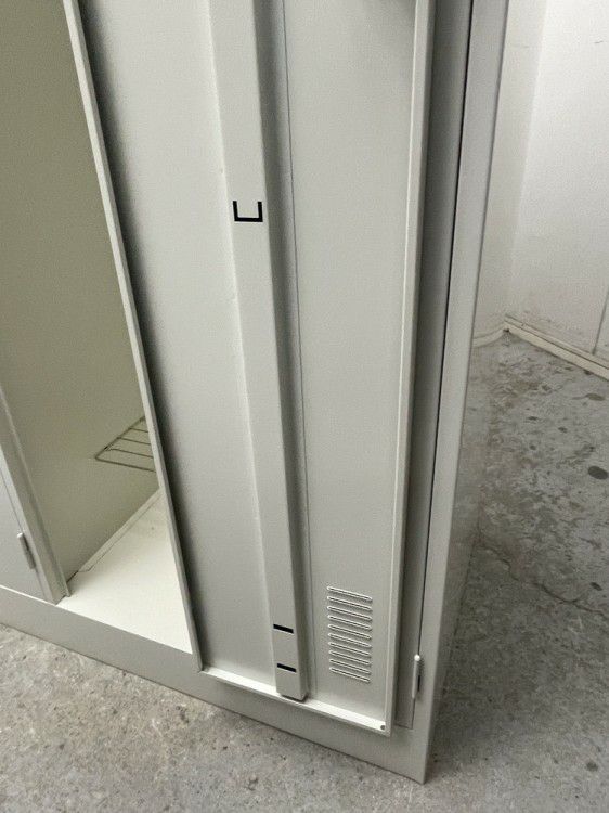 プラスLK2シリーズ 3人用ロッカー 商品画像10