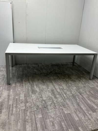 オカムラ4L12シリーズ 2100ミーティングテーブル 商品画像1