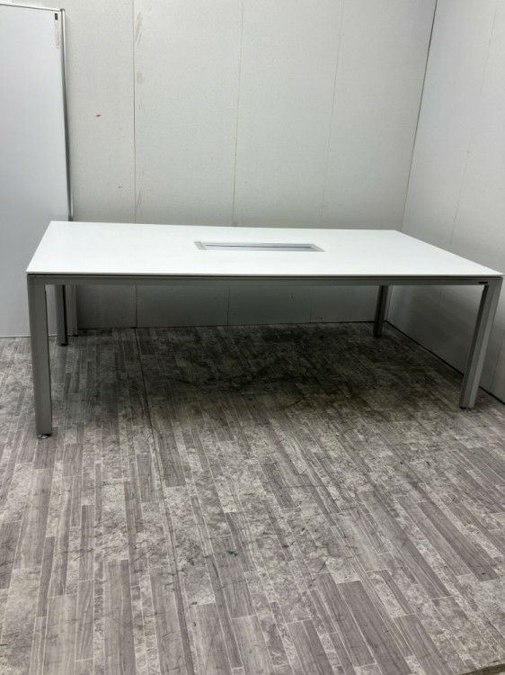 オカムラ4L12シリーズ 2100ミーティングテーブル 商品画像1