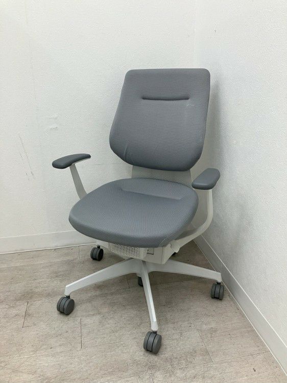 コクヨing(イング)チェア 固定肘付イングチェア 商品画像1