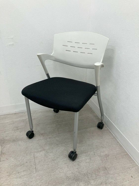 イトーキカクタスシリーズ スタッキングチェア3脚セット 商品画像2