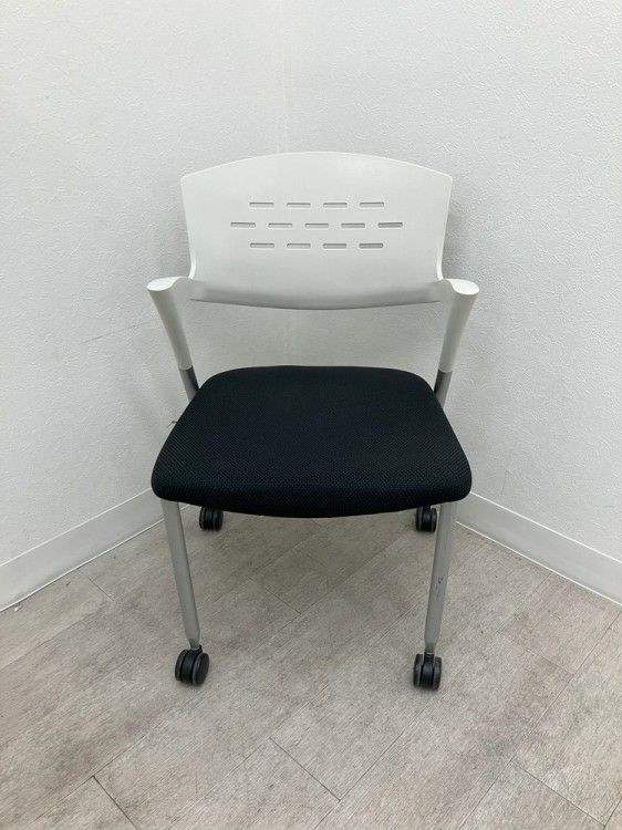 イトーキカクタスシリーズ スタッキングチェア3脚セット 商品画像3